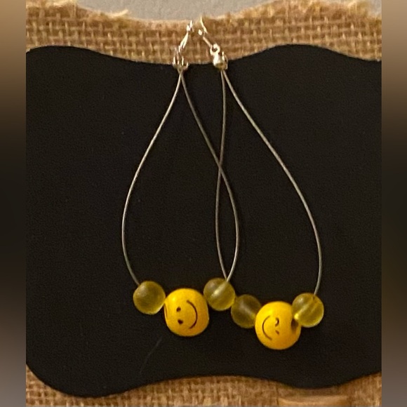 NEW Happy Face necklace & earrings - Picture 3 of 3